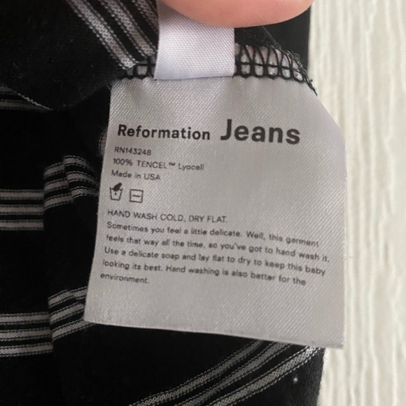 Reformation Jeans Chloe Striped Cropped Top. Size: XS - Picture 9 of 11